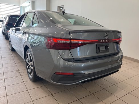 Used 2025 Volkswagen Jetta SE image 5