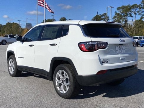 Used 2025 Jeep Compass Sport image 6