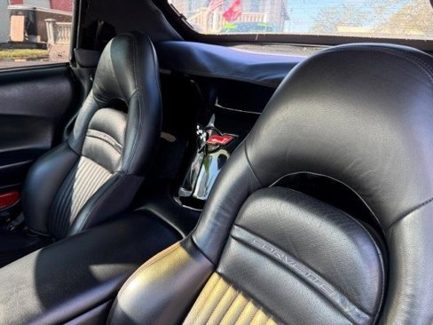 Used 2000 Chevrolet Corvette Convertible w/ Memory Pkg image 12