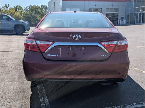 Used 2017 Toyota Camry XLE image 6