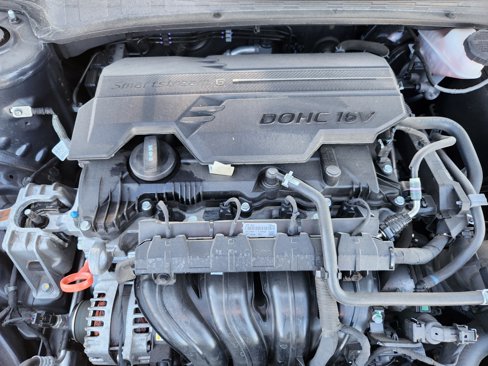 Used 2021 Hyundai Elantra SE image 16