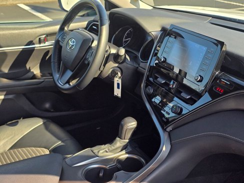 Used 2021 Toyota Camry SE image 41