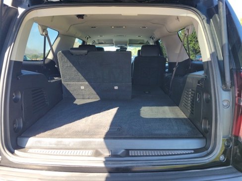 Used 2016 Chevrolet Suburban LT image 14