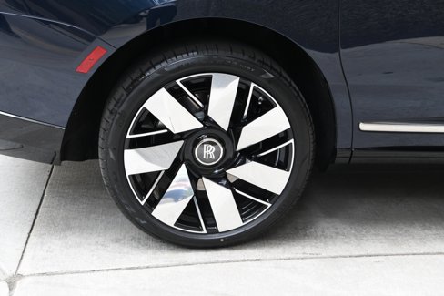 New 2025 Rolls-Royce Cullinan image 24