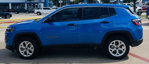 Used 2025 Jeep Compass Sport image 5