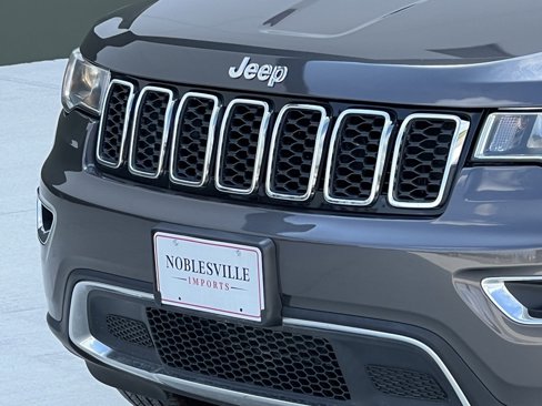 Used 2017 Jeep Grand Cherokee Limited image 12