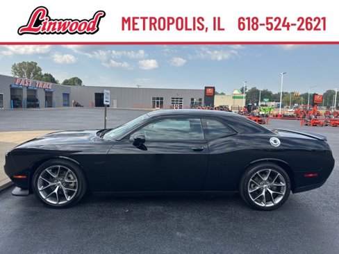 Used 2022 Dodge Challenger GT image 3