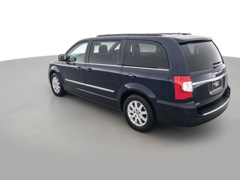 Used 2016 Chrysler Town & Country Touring image 7