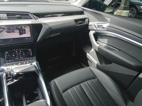 Certified 2022 Audi e-tron Premium Plus w/ Premium Plus Package image 23