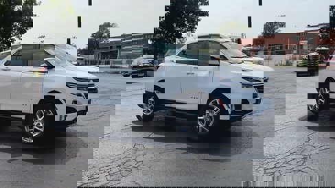 Used 2022 Chevrolet Equinox LT image 2