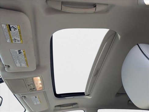 Used 2015 Toyota Venza XLE image 17