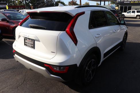 Used 2023 Kia Niro LX image 5