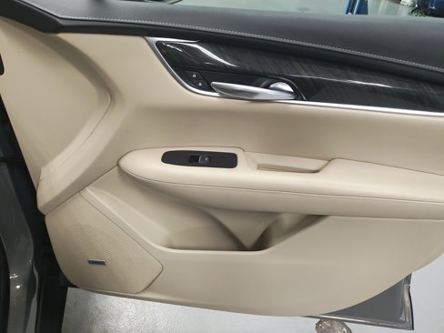 Used 2017 Cadillac XT5 FWD image 9
