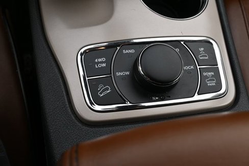 Used 2015 Jeep Grand Cherokee Summit image 14