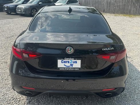Used 2017 Alfa Romeo Giulia w/ Sport Appearance Package image 5