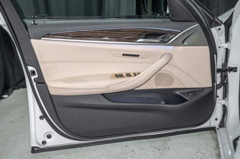 Used 2021 BMW 530i w/ Convenience Package image 11