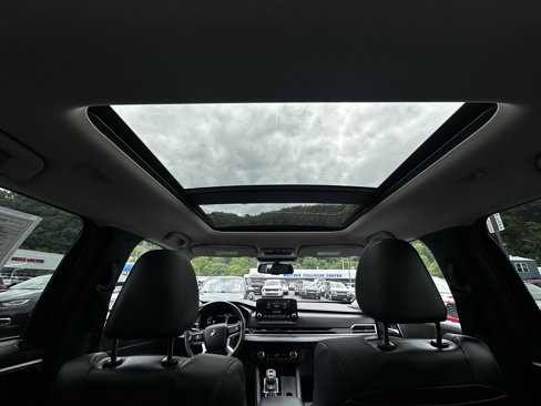 Used 2022 Mitsubishi Outlander SE image 16