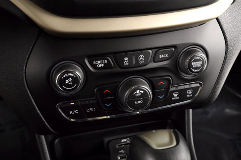 Used 2015 Jeep Cherokee Latitude w/ Comfort/Convenience Group image 15