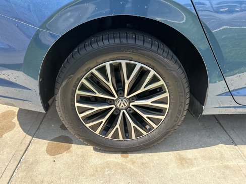 Used 2020 Volkswagen Jetta SE w/ SE Cold Weather Package image 9