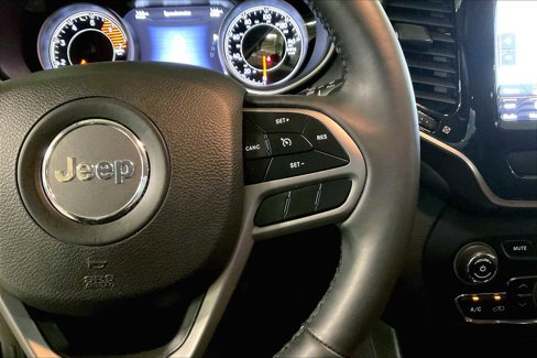 Used 2019 Jeep Cherokee Overland w/ Heavy Duty Protection Group image 23