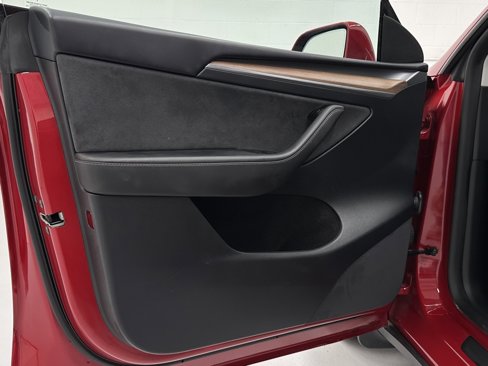 Used 2023 Tesla Model Y Long Range image 22