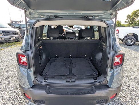 Used 2018 Jeep Renegade Latitude image 12