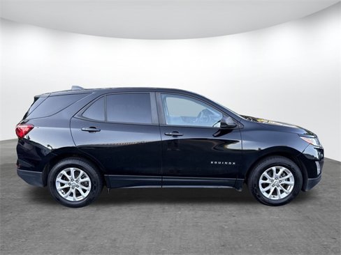 Used 2020 Chevrolet Equinox LS w/ LS Convenience Package image 3