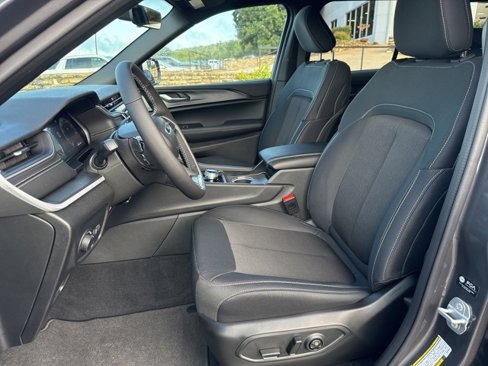 New 2025 Jeep Grand Cherokee Laredo w/ Luxury Tech Group I image 20