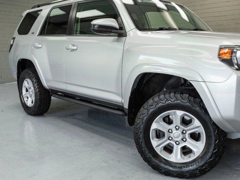 Used 2017 Toyota 4Runner SR5 image 7