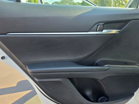 Used 2021 Toyota Camry SE image 36