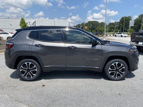 Used 2022 Jeep Compass Limited image 3