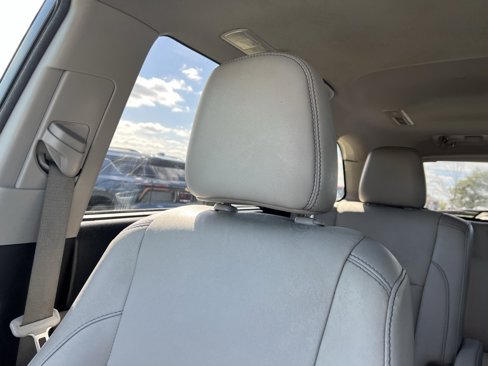 Used 2017 Toyota Highlander SE image 19