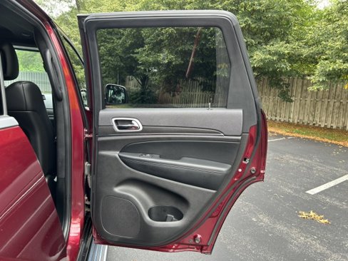 Used 2018 Jeep Grand Cherokee Limited image 27