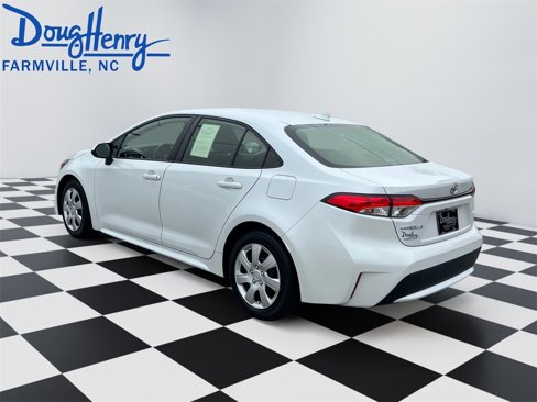 Used 2022 Toyota Corolla LE image 3