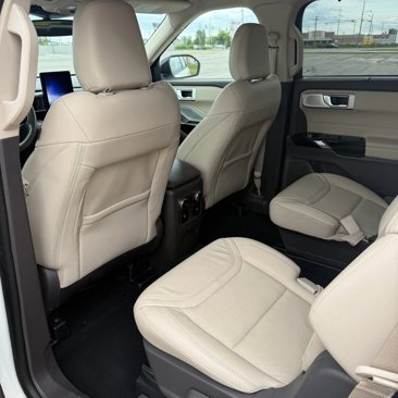 Used 2023 Ford Explorer Platinum w/ Premium Technology Package image 5