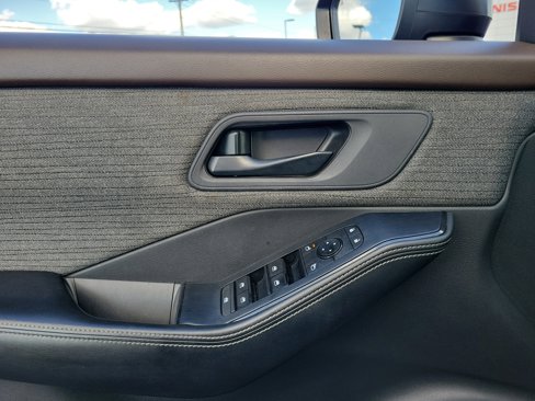 Certified 2021 Nissan Rogue S image 17