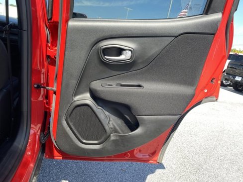 Used 2021 Jeep Renegade Latitude image 28