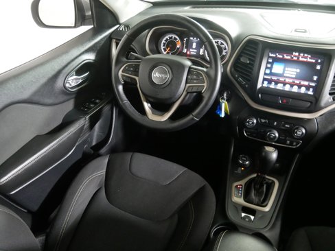 Used 2016 Jeep Cherokee Latitude w/ Cold Weather Group image 9