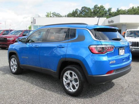 New 2025 Jeep Compass Latitude w/ Mopar Graphics Package image 4