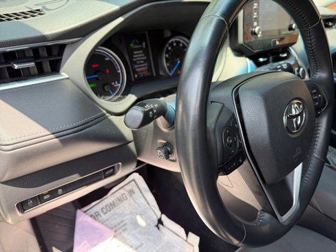 Certified 2022 Toyota Venza LE image 26