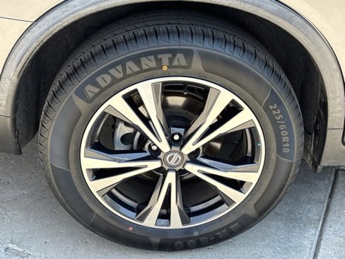 Used 2020 Nissan Rogue SV w/ Premium Package image 26