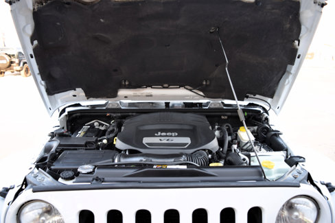 Used 2015 Jeep Wrangler Unlimited Sahara w/ Connectivity Group image 29