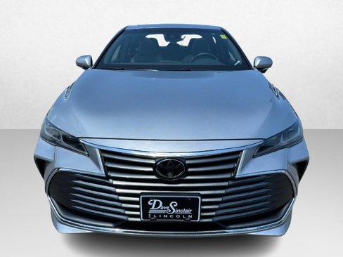 Used 2019 Toyota Avalon Limited image 2