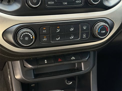 Used 2016 GMC Canyon SLE image 22