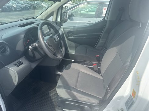 Used 2020 Nissan NV200 SV w/ Back Door Glass Package image 9