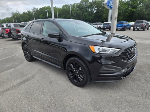 Used 2024 Ford Edge SE w/ Black Appearance Package image 2