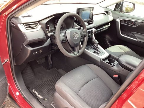Used 2020 Toyota RAV4 LE image 11