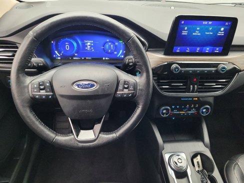 Used 2020 Ford Escape Titanium image 22