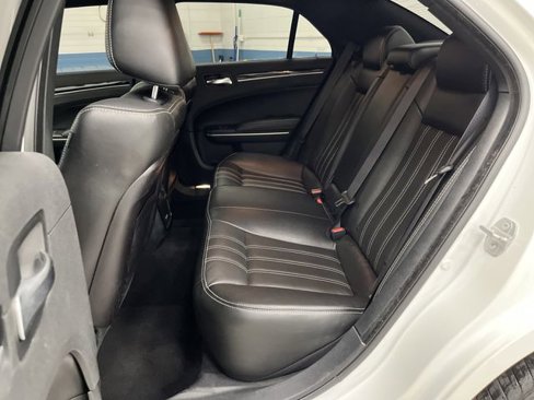 Used 2019 Chrysler 300 S image 28