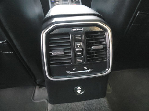 Used 2023 Porsche Macan image 19